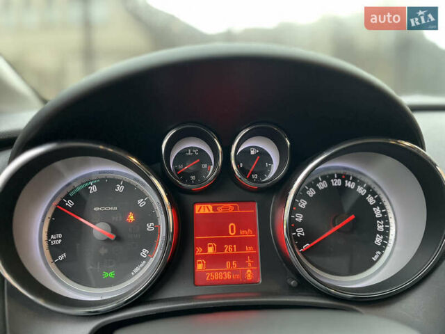 Серый Опель Астра, объемом двигателя 1.7 л и пробегом 257 тыс. км за 5850 $, фото 12 на Automoto.ua