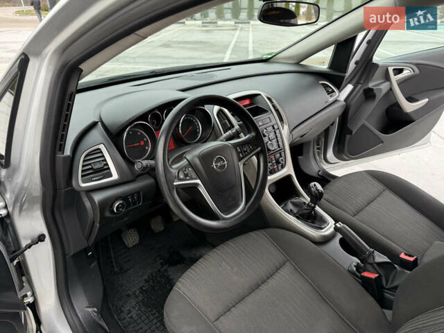 Серый Опель Астра, объемом двигателя 1.7 л и пробегом 245 тыс. км за 5700 $, фото 18 на Automoto.ua