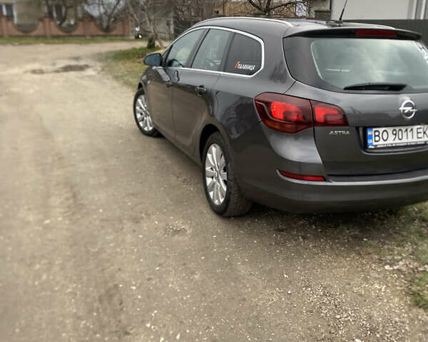 Серый Опель Астра, объемом двигателя 1.7 л и пробегом 327 тыс. км за 7800 $, фото 8 на Automoto.ua