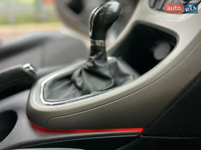 Серый Опель Астра, объемом двигателя 1.7 л и пробегом 257 тыс. км за 5850 $, фото 26 на Automoto.ua