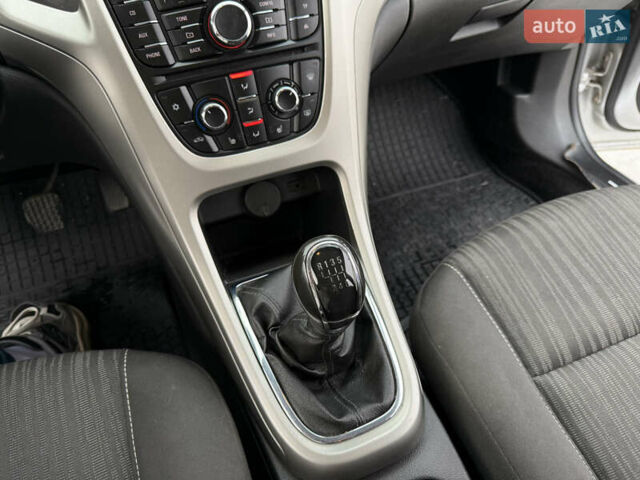 Серый Опель Астра, объемом двигателя 1.7 л и пробегом 245 тыс. км за 5700 $, фото 23 на Automoto.ua