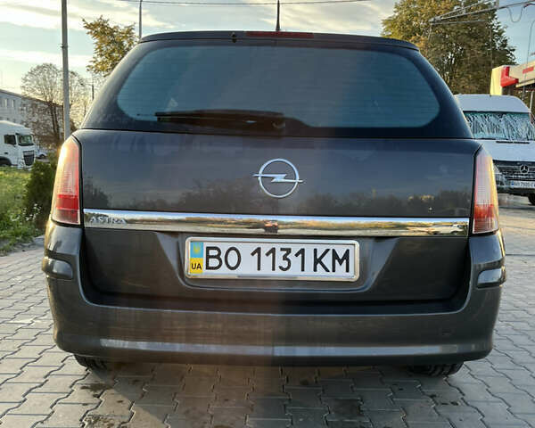 Серый Опель Астра, объемом двигателя 1.6 л и пробегом 132 тыс. км за 7000 $, фото 7 на Automoto.ua