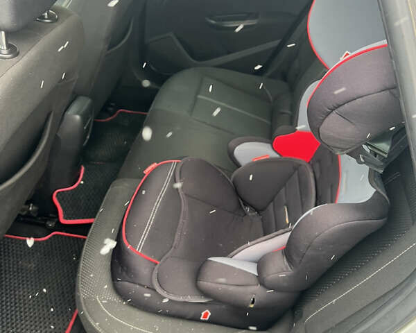 Серый Опель Астра, объемом двигателя 1.7 л и пробегом 282 тыс. км за 6100 $, фото 17 на Automoto.ua