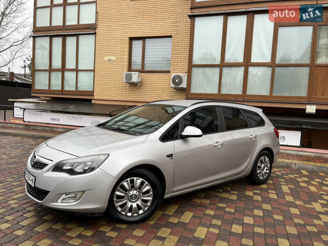 Серый Опель Астра, объемом двигателя 1.7 л и пробегом 257 тыс. км за 5850 $, фото 2 на Automoto.ua