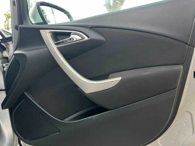 Серый Опель Астра, объемом двигателя 1.7 л и пробегом 243 тыс. км за 7500 $, фото 19 на Automoto.ua