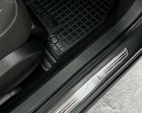 Серый Опель Астра, объемом двигателя 1.6 л и пробегом 200 тыс. км за 8700 $, фото 54 на Automoto.ua