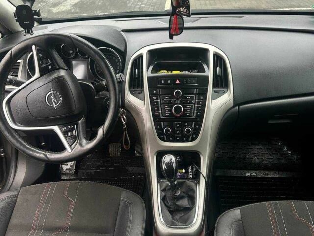 Серый Опель Астра, объемом двигателя 1.7 л и пробегом 241 тыс. км за 5900 $, фото 13 на Automoto.ua