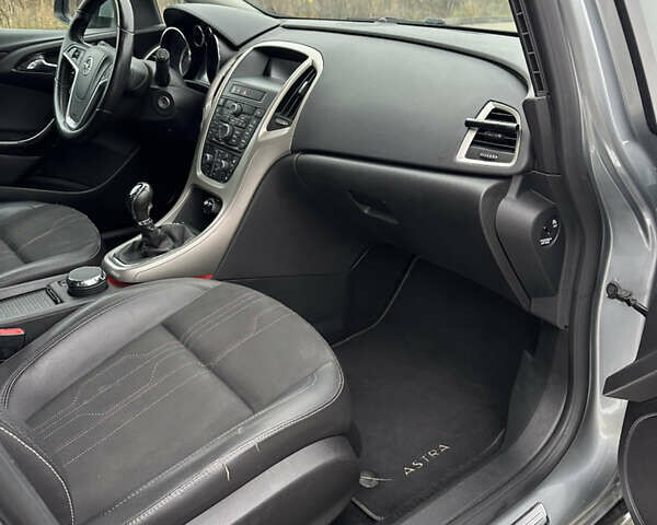 Серый Опель Астра, объемом двигателя 1.69 л и пробегом 178 тыс. км за 6200 $, фото 15 на Automoto.ua