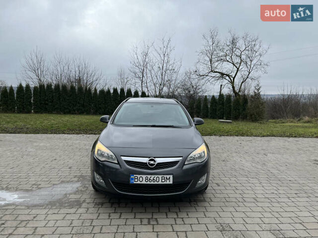 Серый Опель Астра, объемом двигателя 1.7 л и пробегом 235 тыс. км за 7500 $, фото 2 на Automoto.ua