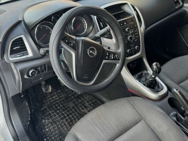 Серый Опель Астра, объемом двигателя 1.7 л и пробегом 268 тыс. км за 5500 $, фото 9 на Automoto.ua