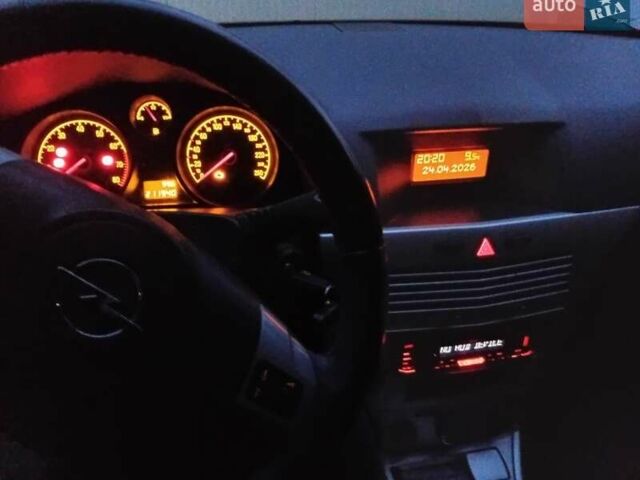 Серый Опель Астра, объемом двигателя 1.6 л и пробегом 211 тыс. км за 5300 $, фото 5 на Automoto.ua