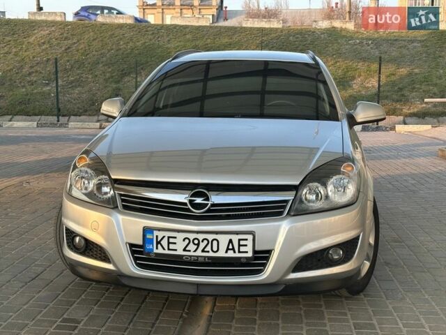 Серый Опель Астра, объемом двигателя 1.69 л и пробегом 300 тыс. км за 6700 $, фото 4 на Automoto.ua