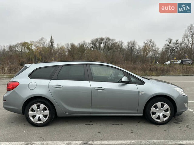 Серый Опель Астра, объемом двигателя 1.69 л и пробегом 178 тыс. км за 6200 $, фото 7 на Automoto.ua