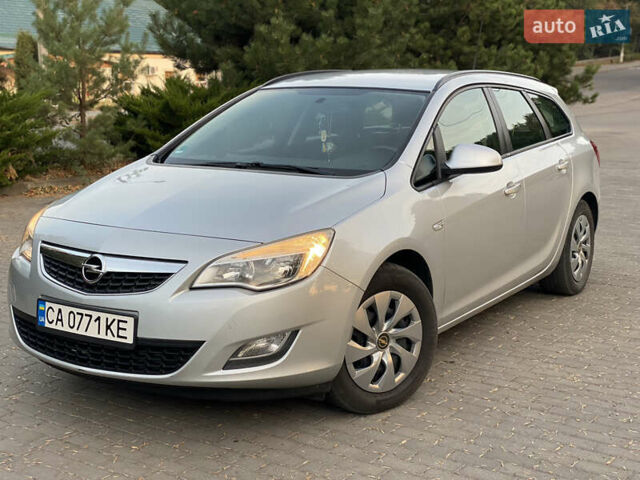 Серый Опель Астра, объемом двигателя 1.7 л и пробегом 248 тыс. км за 6999 $, фото 1 на Automoto.ua