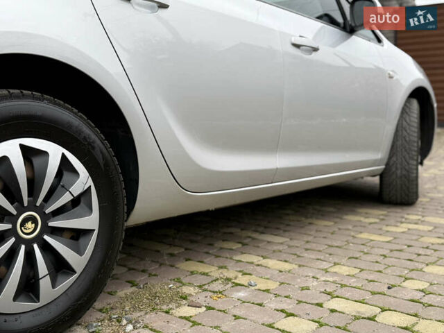 Серый Опель Астра, объемом двигателя 1.7 л и пробегом 252 тыс. км за 5900 $, фото 15 на Automoto.ua