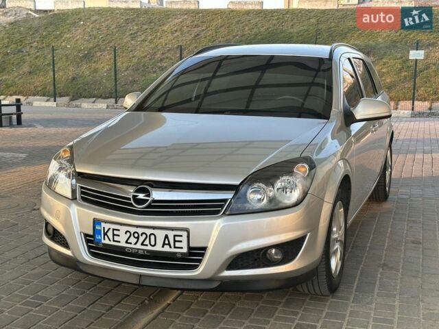 Серый Опель Астра, объемом двигателя 1.69 л и пробегом 300 тыс. км за 6700 $, фото 10 на Automoto.ua