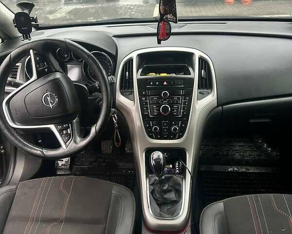 Серый Опель Астра, объемом двигателя 1.69 л и пробегом 241 тыс. км за 5900 $, фото 13 на Automoto.ua