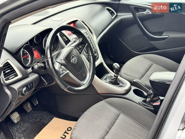 Серый Опель Астра, объемом двигателя 1.4 л и пробегом 220 тыс. км за 6300 $, фото 6 на Automoto.ua