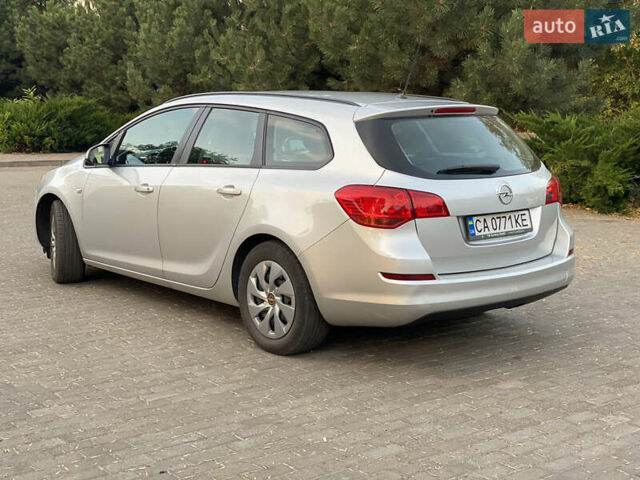 Серый Опель Астра, объемом двигателя 1.7 л и пробегом 248 тыс. км за 6999 $, фото 3 на Automoto.ua