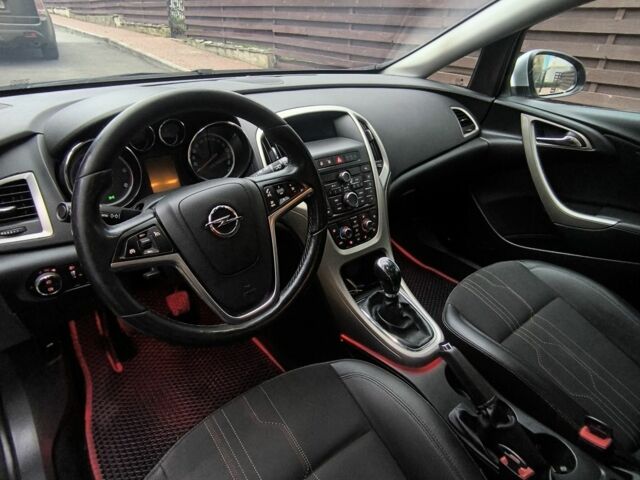 Серый Опель Астра, объемом двигателя 1.7 л и пробегом 255 тыс. км за 6950 $, фото 6 на Automoto.ua