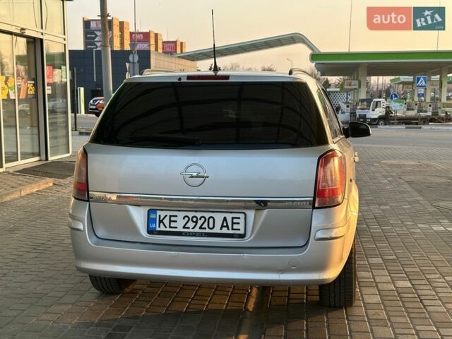 Серый Опель Астра, объемом двигателя 1.69 л и пробегом 300 тыс. км за 6700 $, фото 26 на Automoto.ua