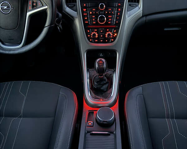 Серый Опель Астра, объемом двигателя 1.7 л и пробегом 215 тыс. км за 7350 $, фото 35 на Automoto.ua