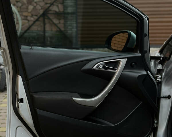 Серый Опель Астра, объемом двигателя 1.7 л и пробегом 252 тыс. км за 5900 $, фото 19 на Automoto.ua