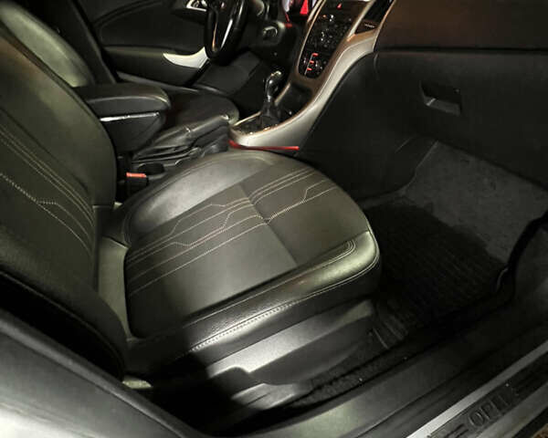 Серый Опель Астра, объемом двигателя 1.7 л и пробегом 255 тыс. км за 6200 $, фото 31 на Automoto.ua