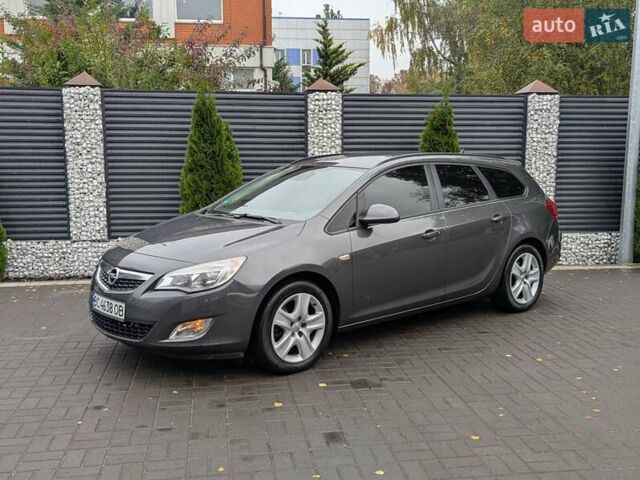 Опель Астра 2012 в Черкассах на Automoto.ua Серый Опель Астра, объемом двигателя 1.7 л и пробегом 236 тыс. км за 7499 $, фото 7 на Automoto.ua