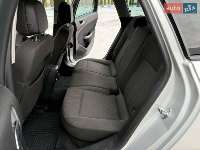 Серый Опель Астра, объемом двигателя 1.7 л и пробегом 245 тыс. км за 5700 $, фото 25 на Automoto.ua