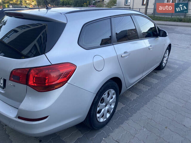 Сірий Опель Астра, об'ємом двигуна 1.7 л та пробігом 245 тис. км за 7000 $, фото 4 на Automoto.ua