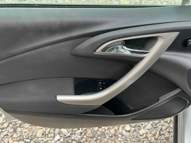 Серый Опель Астра, объемом двигателя 1.7 л и пробегом 243 тыс. км за 7500 $, фото 7 на Automoto.ua