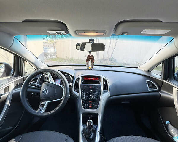 Опель Астра 2012 в Одессе на Automoto.ua Серый Опель Астра, объемом двигателя 1.7 л и пробегом 267 тыс. км за 7700 $, фото 12 на Automoto.ua
