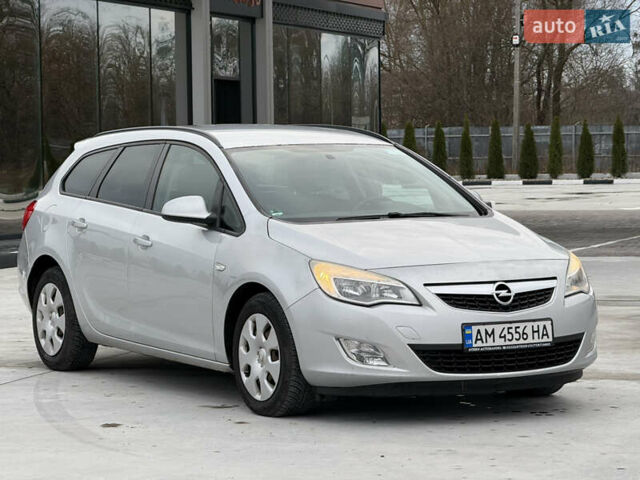 Серый Опель Астра, объемом двигателя 1.7 л и пробегом 245 тыс. км за 5700 $, фото 2 на Automoto.ua