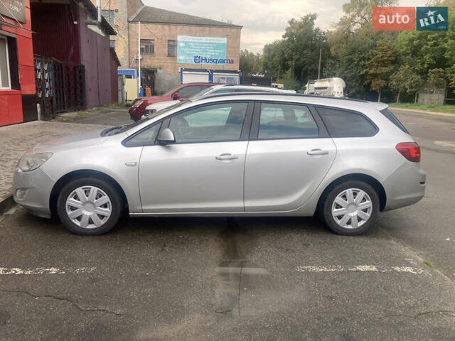 Серый Опель Астра, объемом двигателя 1.7 л и пробегом 312 тыс. км за 6500 $, фото 4 на Automoto.ua