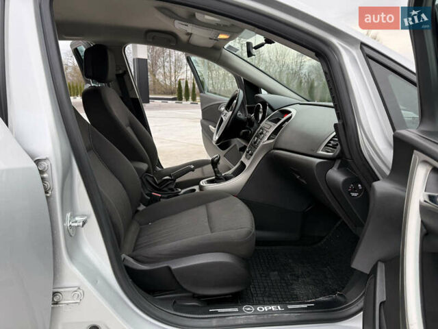 Серый Опель Астра, объемом двигателя 1.7 л и пробегом 245 тыс. км за 5700 $, фото 13 на Automoto.ua