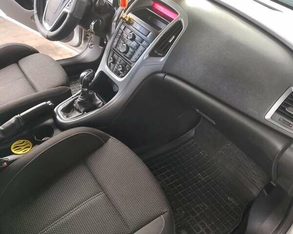 Опель Астра 2013 в Староконстантинов на Automoto.ua Серый Опель Астра, объемом двигателя 1.7 л и пробегом 276 тыс. км за 7000 $, фото 4 на Automoto.ua
