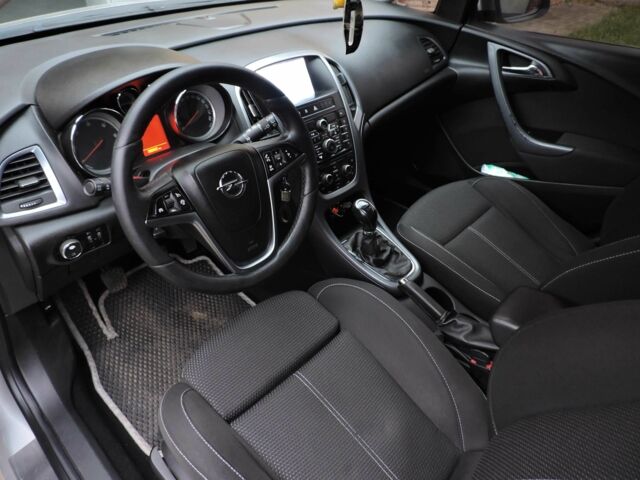 Серый Опель Астра, объемом двигателя 1.7 л и пробегом 391 тыс. км за 7500 $, фото 9 на Automoto.ua