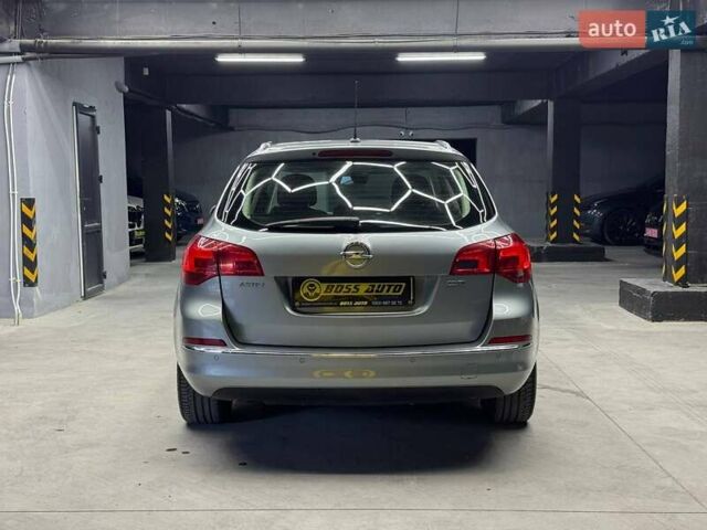 Серый Опель Астра, объемом двигателя 1.7 л и пробегом 208 тыс. км за 8800 $, фото 4 на Automoto.ua
