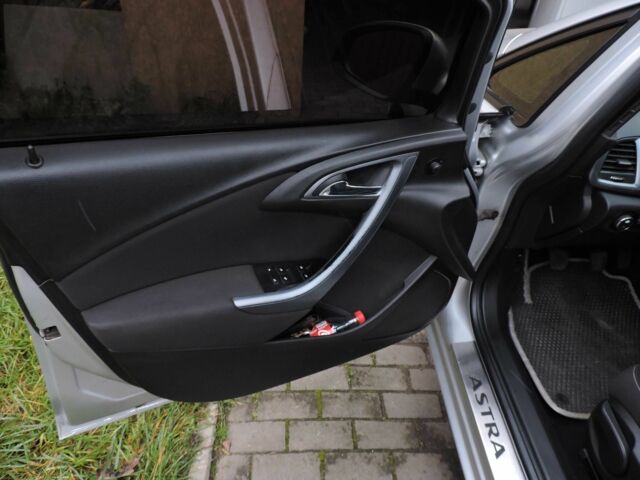 Серый Опель Астра, объемом двигателя 1.7 л и пробегом 391 тыс. км за 7500 $, фото 10 на Automoto.ua