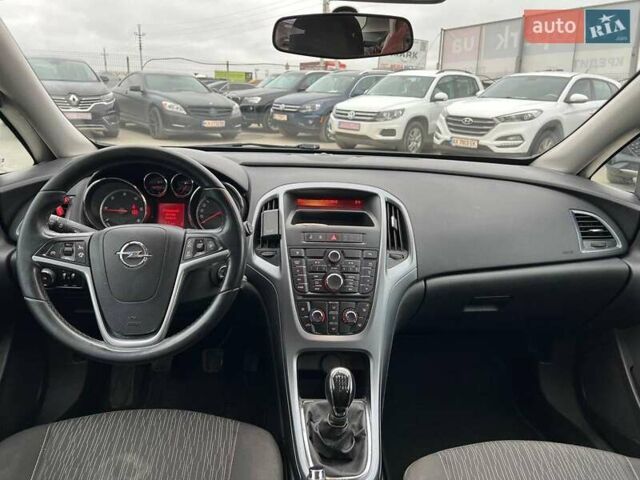 Серый Опель Астра, объемом двигателя 1.7 л и пробегом 330 тыс. км за 4000 $, фото 35 на Automoto.ua