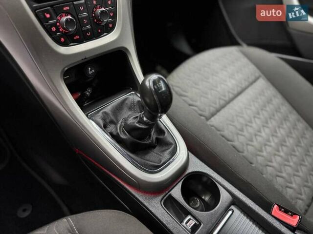 Серый Опель Астра, объемом двигателя 1.7 л и пробегом 208 тыс. км за 8800 $, фото 12 на Automoto.ua