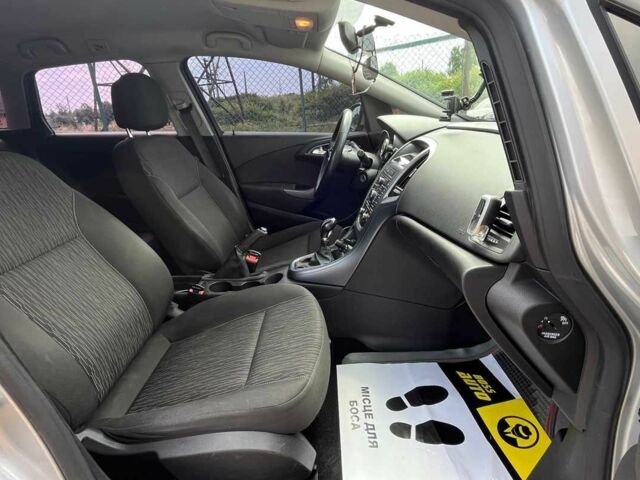 Серый Опель Астра, объемом двигателя 1.7 л и пробегом 197 тыс. км за 7400 $, фото 14 на Automoto.ua