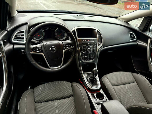 Опель Астра 2013 в Ровно на Automoto.ua Серый Опель Астра, объемом двигателя 2 л и пробегом 224 тыс. км за 7999 $, фото 22 на Automoto.ua