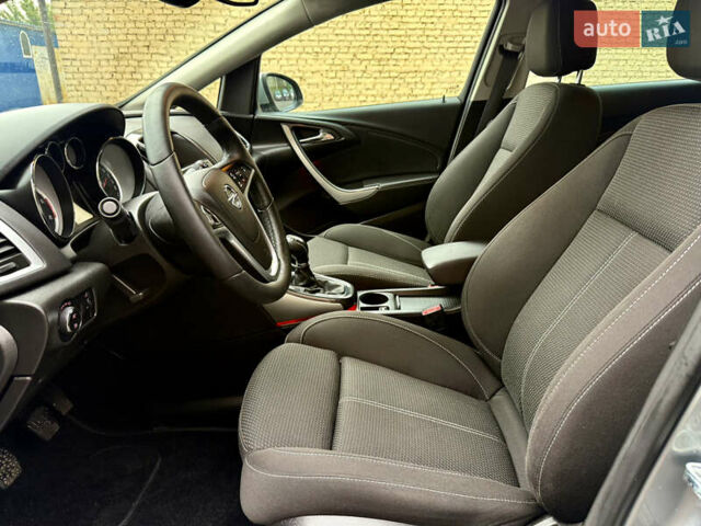 Опель Астра 2013 в Ровно на Automoto.ua Серый Опель Астра, объемом двигателя 2 л и пробегом 224 тыс. км за 7999 $, фото 14 на Automoto.ua