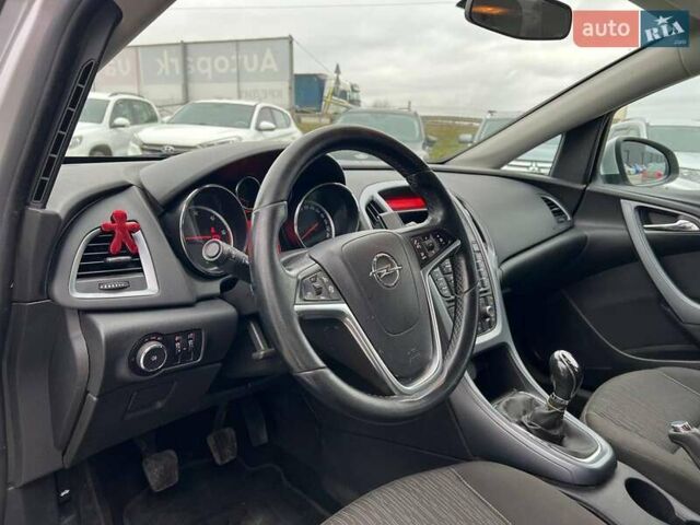 Серый Опель Астра, объемом двигателя 1.7 л и пробегом 330 тыс. км за 4000 $, фото 16 на Automoto.ua