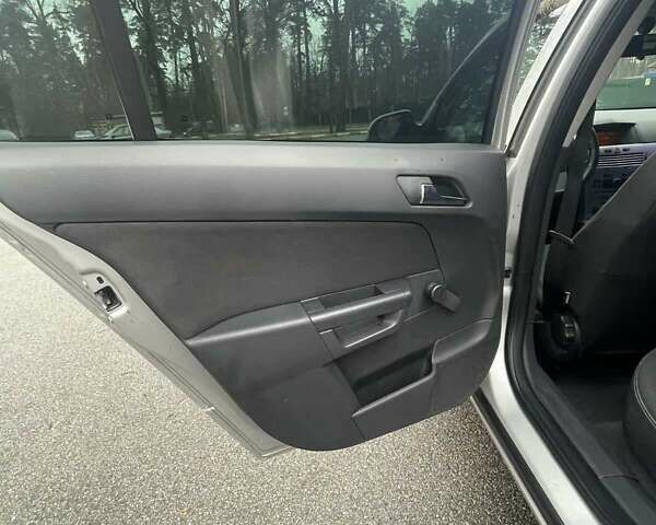 Серый Опель Астра, объемом двигателя 1.6 л и пробегом 235 тыс. км за 6299 $, фото 22 на Automoto.ua