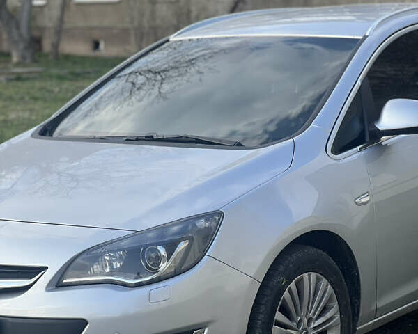 Опель Астра 2013 в Ивано-Франковске на Automoto.ua Серый Опель Астра, объемом двигателя 1.7 л и пробегом 196 тыс. км за 9850 $, фото 14 на Automoto.ua