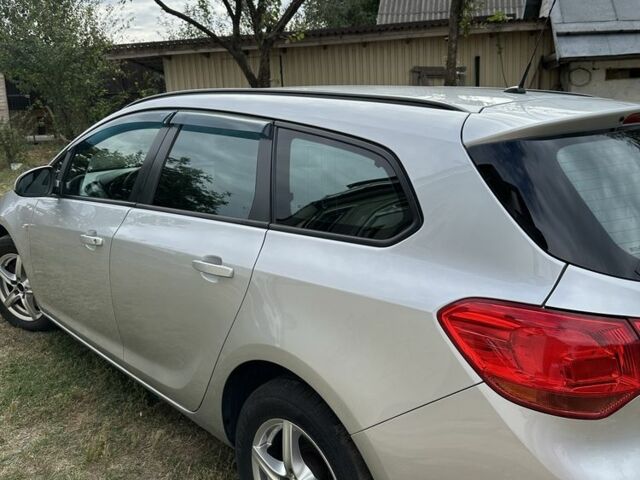 Серый Опель Астра, объемом двигателя 1.7 л и пробегом 277 тыс. км за 6300 $, фото 2 на Automoto.ua