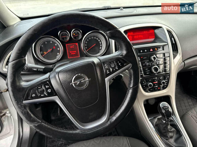 Серый Опель Астра, объемом двигателя 1.7 л и пробегом 264 тыс. км за 7200 $, фото 34 на Automoto.ua
